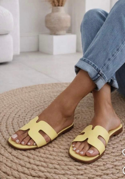 Sandali giallo pastello in pelle!