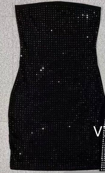 Vestitini corti,aderenti ricoperti interamente di strass.Perfetti per uscire! ✨